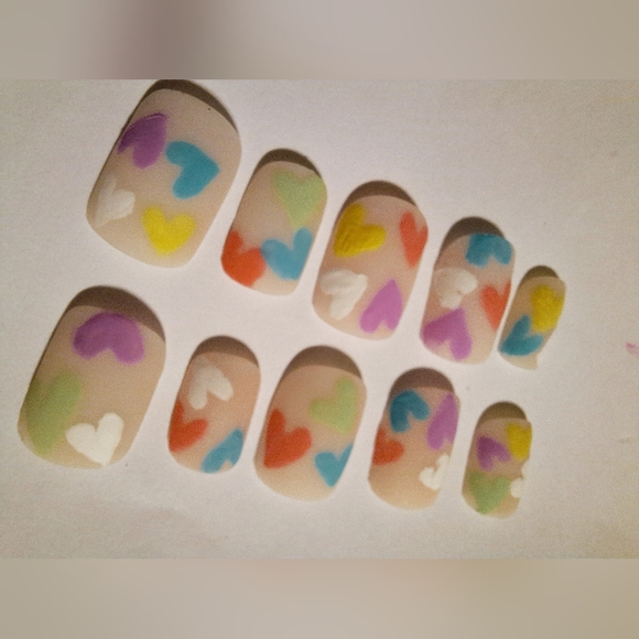 Hand Crafted Press On Nails 22pc Short Square Rainbow Hearts Matte Finish - Picture 3 of 7